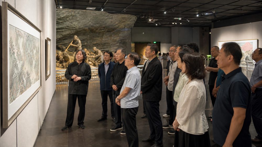 从工笔画读懂招远金脉其实,崔景哲在开幕式上谈到自己的创作心路和来到招远后