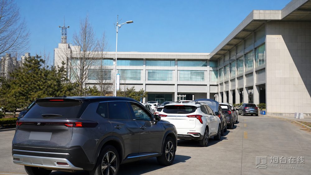 李先生遇上的排队，和另一项变化同时发生：新车上牌“一件事”服务已在全国全