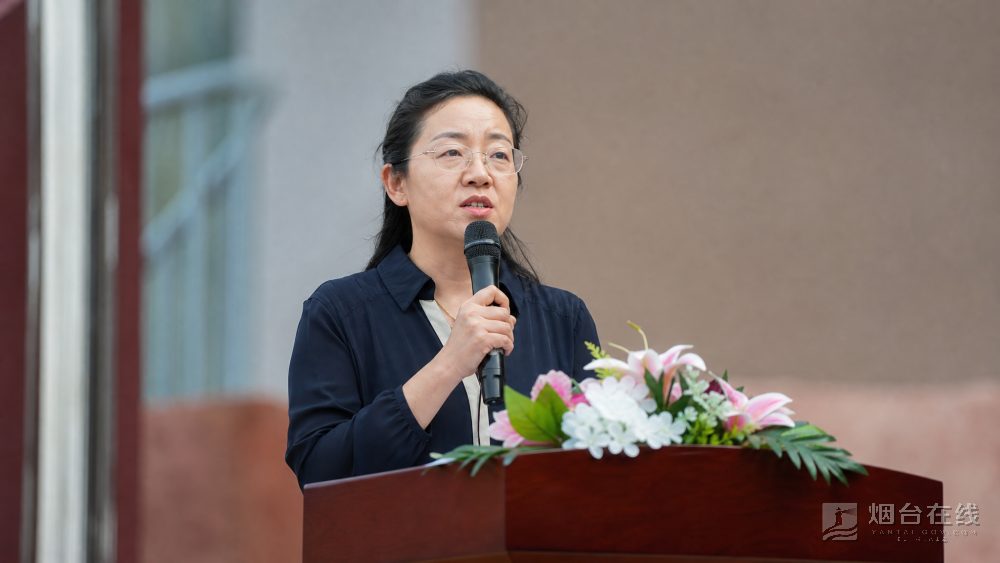 开幕式上,党委委员曾庆静向学生讲话