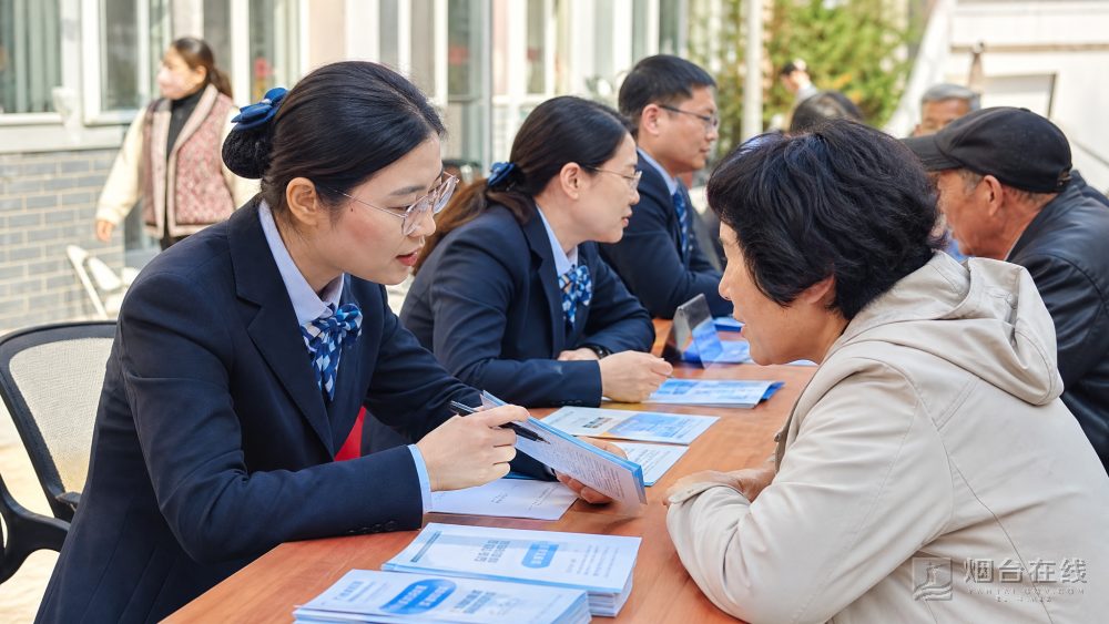 活动地点是该支行的党建共建单位文兴路社区