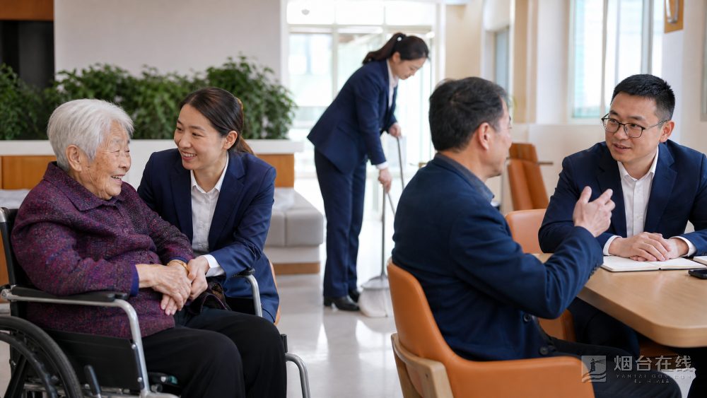 在御花园老年公寓,党员志愿者围着老人坐下来,询问身体状况和日常起