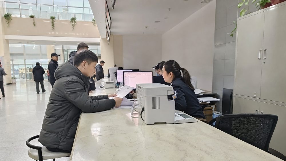 烟台驾照自学直考怎么办理？从科目一到车管所申领专用标识流程说清