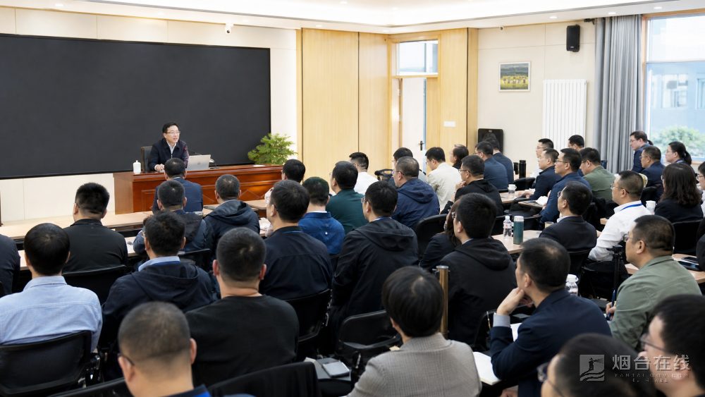 讲座结束后,参访团沿校园文化线路走访