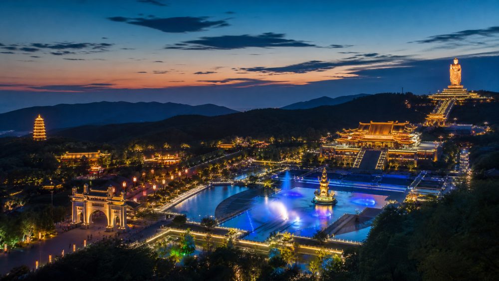 龙口南山景区把白天游园延伸到夜场,文旅体验更完整